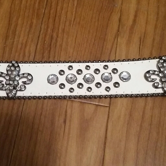 NWT AJ ACCESSORIES WHITE LEATHER RHINESTONE BELT